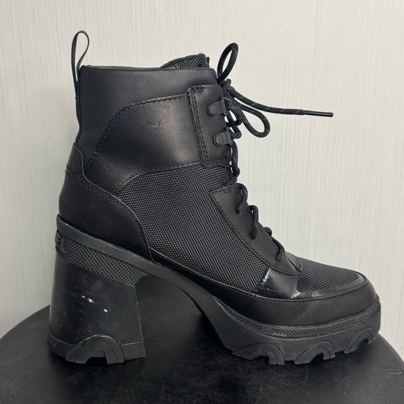 Sorel Brex Heeled Lace Up Boot. Black. Size 7. No major flaws. See photos. - Picture 5 of 7